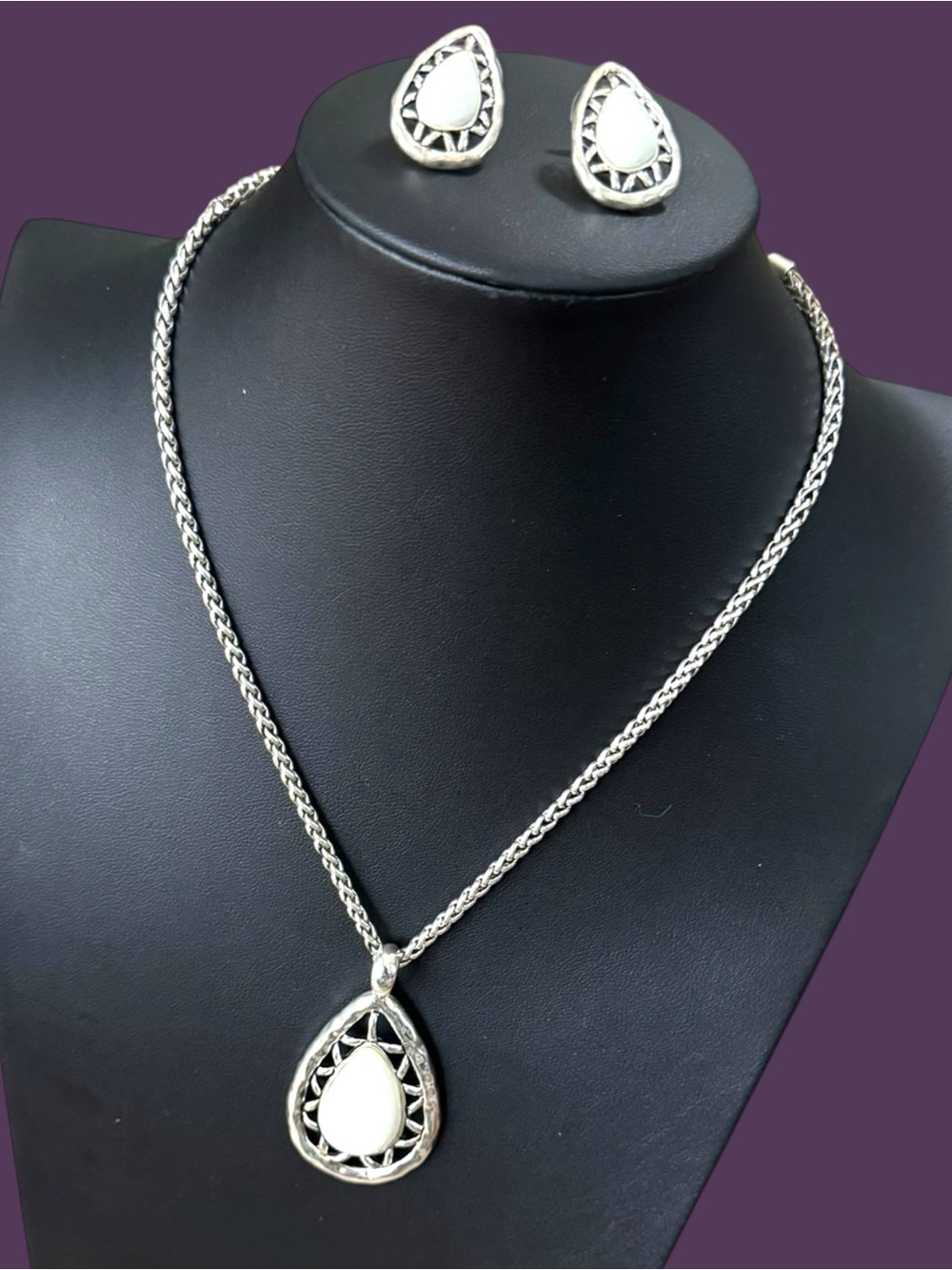 Silver Tone White Teardrop Pendant Necklace & Matching Earrings Set – New - Picture 3 of 6